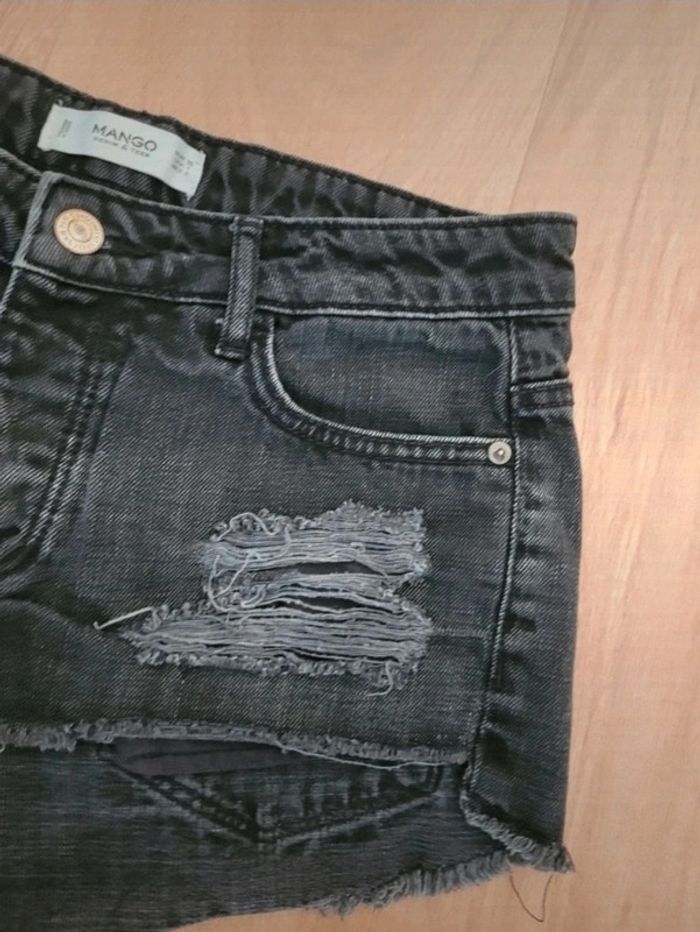 Short noir en jean avec déchirures Mango - photo numéro 2