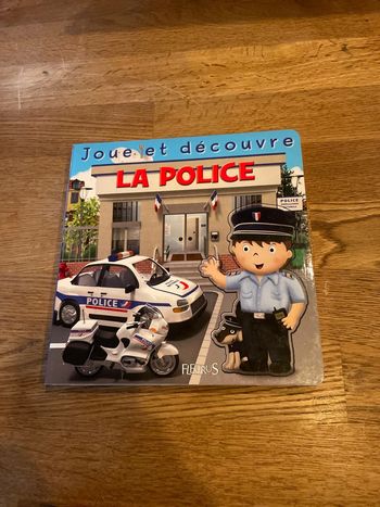 Livre P’tit Garçon Joue et découvre La police