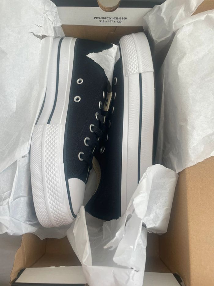 Converse basse noire Platerforme - photo numéro 2