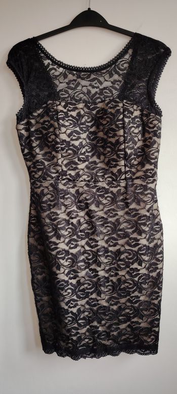 Robe femme noire en dentelle doublée – Taille M