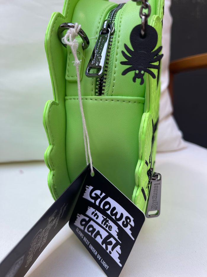 Loungefly Sac A Main NBX Nightmare Before Christmas Oogie Boogie Glow - photo numéro 3