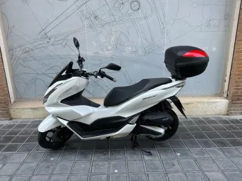 Moto _Honda_ PCX_ 125_ cm³ .