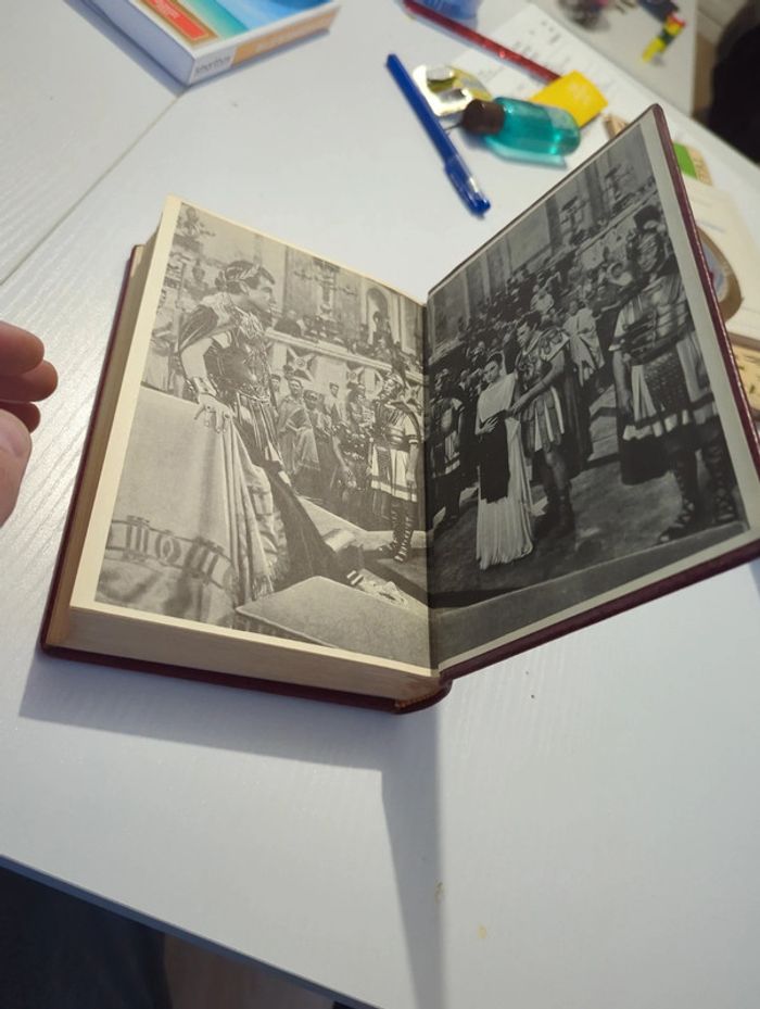 Lloyd C. Douglas - La Tunique Numérotées Exemplaire N 247 - photo numéro 4