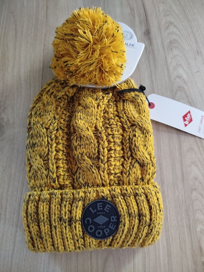 Bonnet avec pompon - photo numéro 3