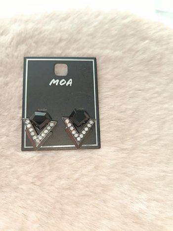 Boucle d'oreille triangle Strass et Noir-Moa🖤