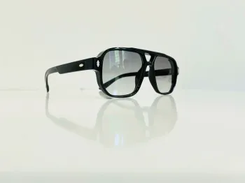 Lunette de soleil mixte noire verres transparents UV protection catégorie 2