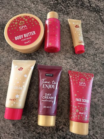 Lot de 6 crèmes/ lotions neuf