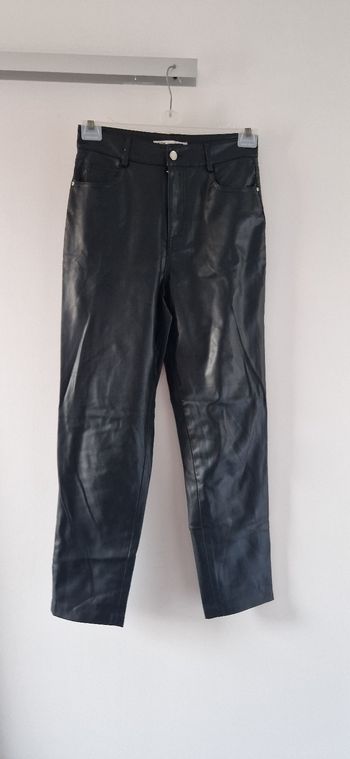 Pantalon effet similicuir noir Zara Taille 36