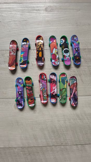 Mini skate pour doigts