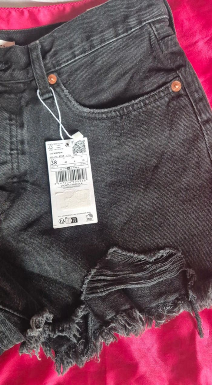 Short noir Jean Mango T 38 neuf - photo numéro 3