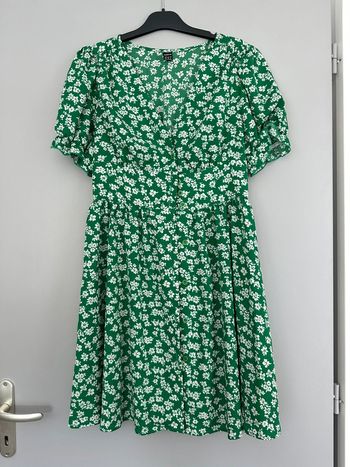 Petite robe verte à fleurs Shein taille M