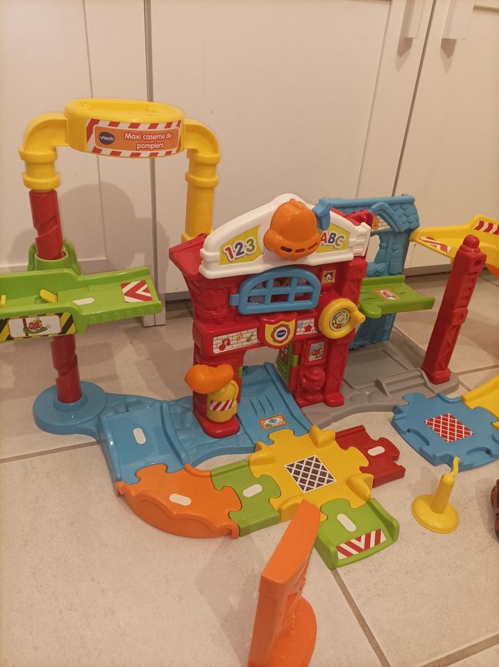 Maxi caserne de pompiers VTech - photo numéro 2