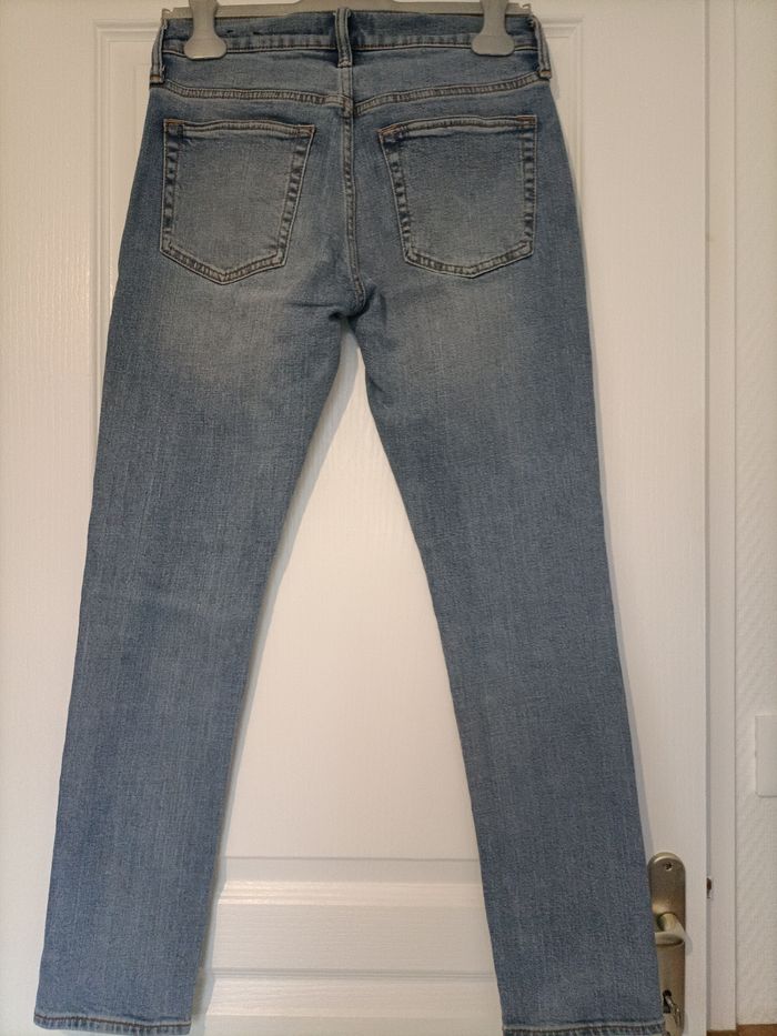 Jean bleu clair w28 L30 Gap - photo numéro 3