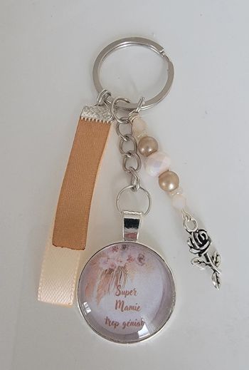 Cadeau mamie, porte clé message bijoux de sac " super mamie trop géniale "