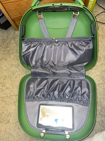 Valise voyage avec code femme maquillage 