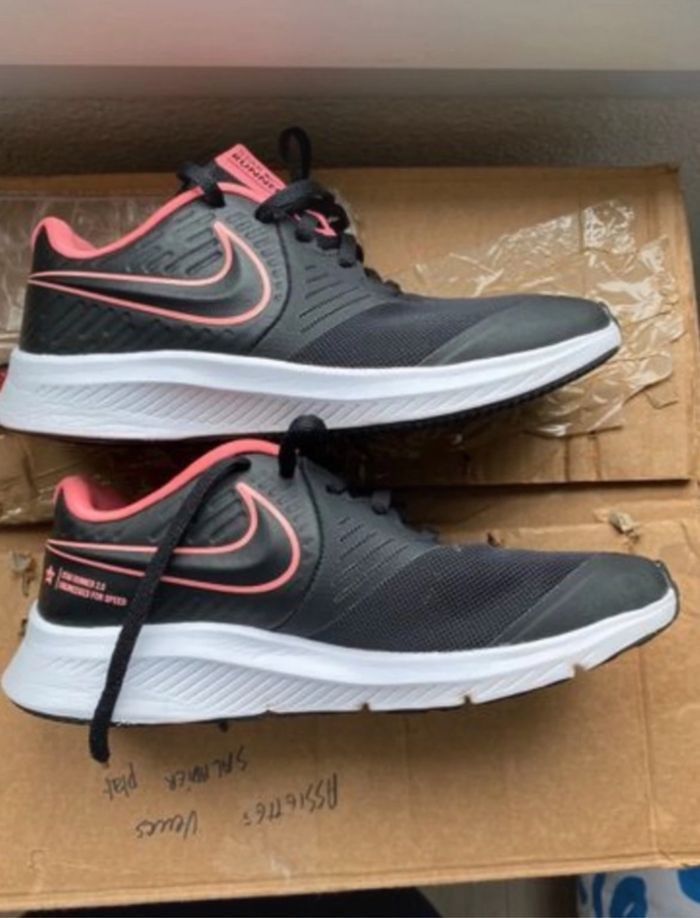Nike noire, rose et blanche, taille 36 - photo numéro 2