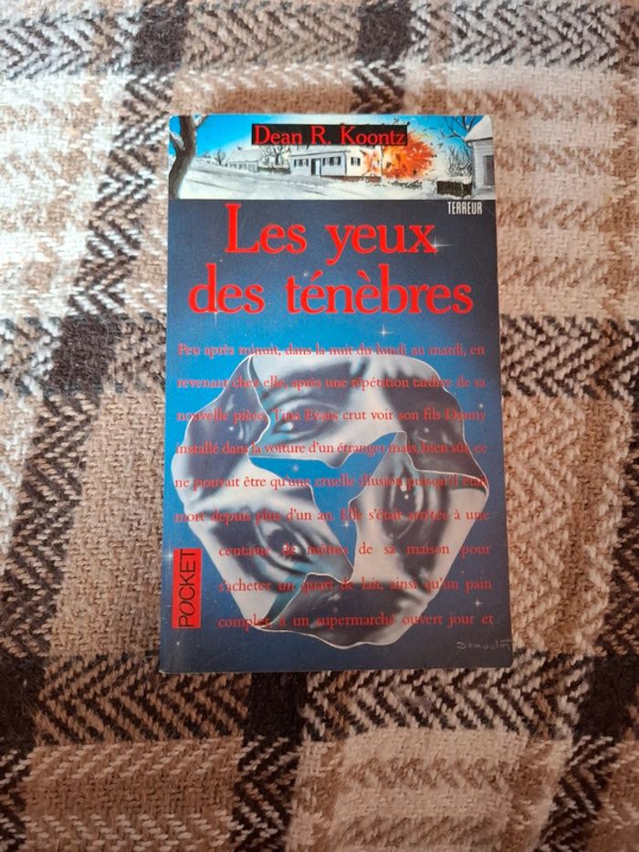 Les yeux des ténèbres