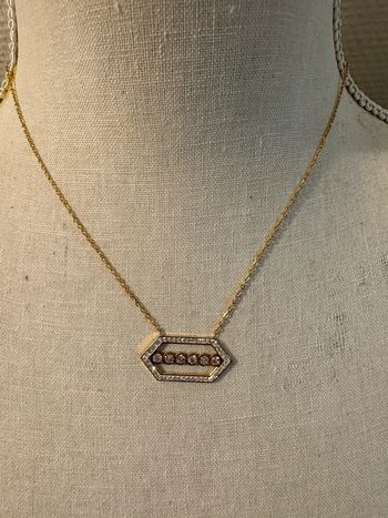 Collier réglable acier inoxydable or épingle cristaux blancs