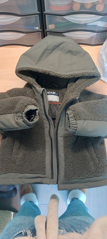 Veste chaude casi neuve kaki moumoute Kiabi 2 ans