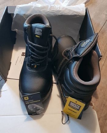 Neuve chaussures de sécurité