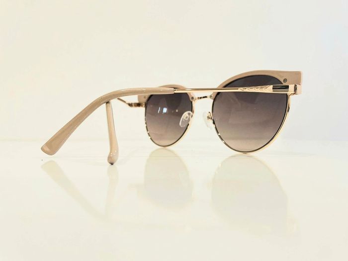 Lunette de soleil femme beige et dorée verres dégradés UV protection catégorie 2 - photo numéro 6