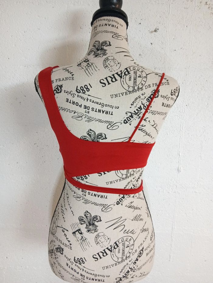 Crop top asymétrique rouge grenat L. Wood Taille S Très bon état - photo numéro 4