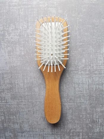 Petite brosse à cheveux
