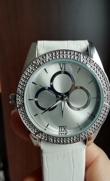 Jolie montre neuve - idée cadeau