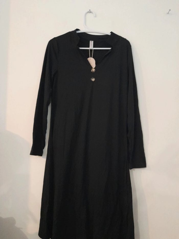 Robe noir neuve. Taille M - photo numéro 2