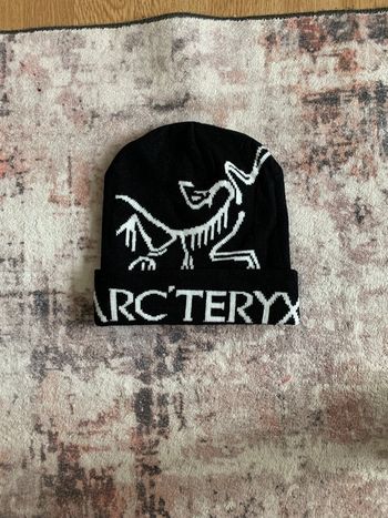 Bonnet arcteryx noir y2k 