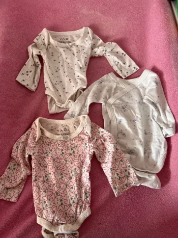 Lot de 3 bodys taille naissance