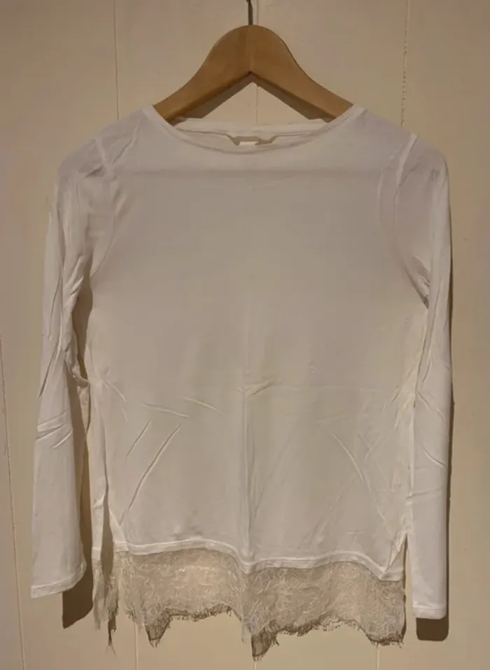 T-shirt blanc long avec bas en dentelle
