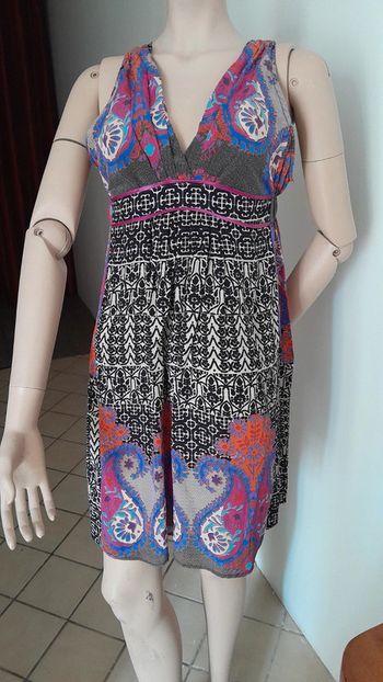 Jolie robe mini été en soie Sandro taille 2