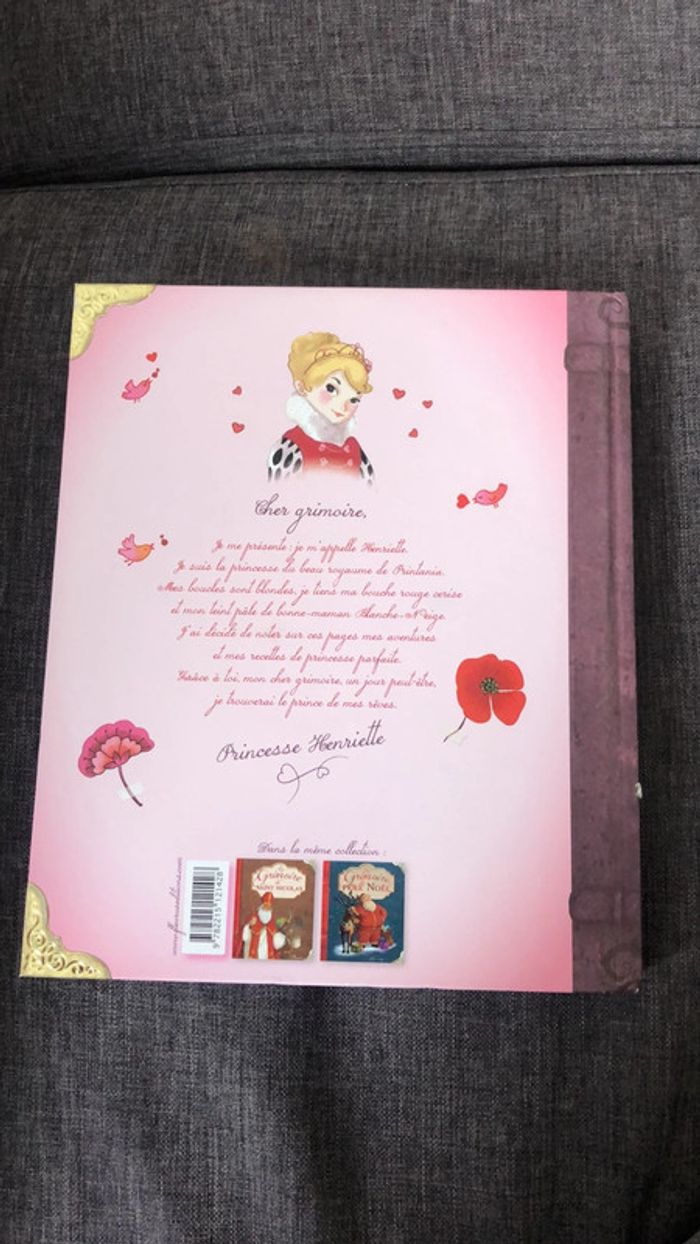 Livres « le grimoire de la princesse » et livre «princesses et fées » - photo numéro 2