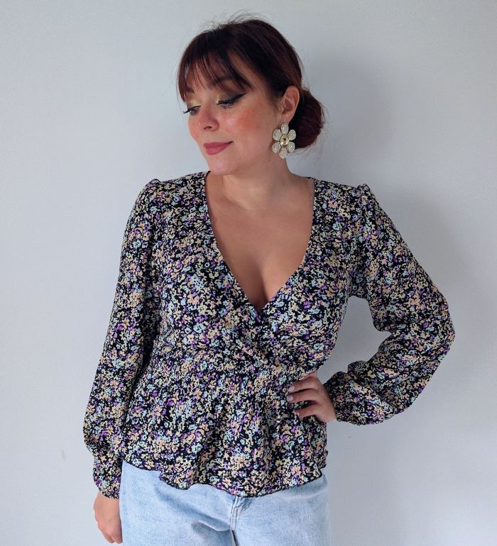 Blouse à manches longues péplum cache-cœur fleurie bohème chic tendance Taille 38 M
Très bon état - photo numéro 4