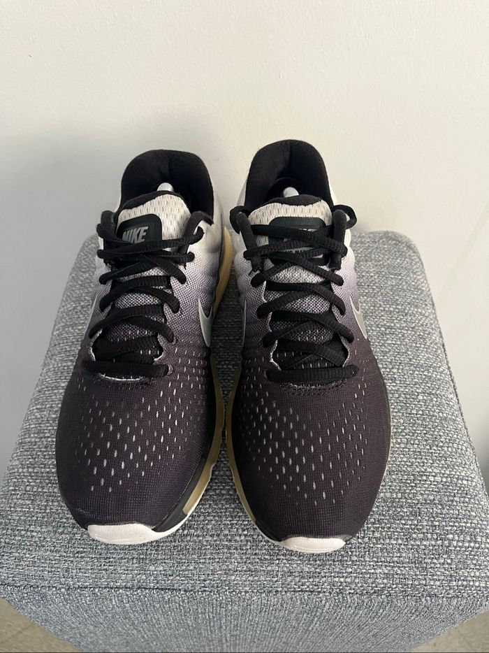 Baskets Nike Air Max 2017 Taille 37.5 - photo numéro 3