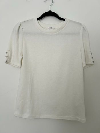 Pull blanc crème manches courtes col rond boutons argenté aux manches Gemo L