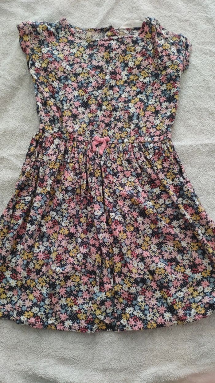 Robe h et m 8 9 ans fleurs noeud rose
