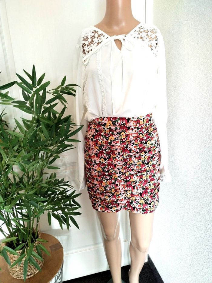 Jupe droite stradivarius taille XS