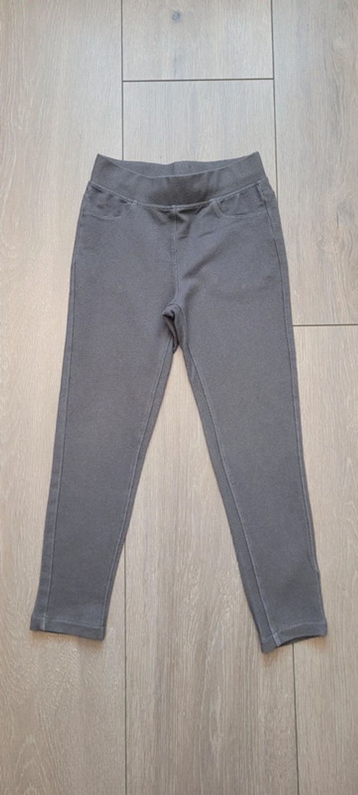 Jeggins gris. Fille 4 ans . Marque Tex