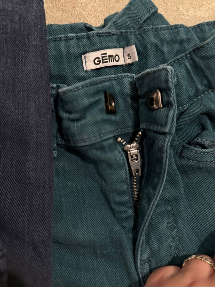 Lot 3 jeans slim Gemo 5 ans – Camel ,bleu foncé & vert, parfait état - photo numéro 4