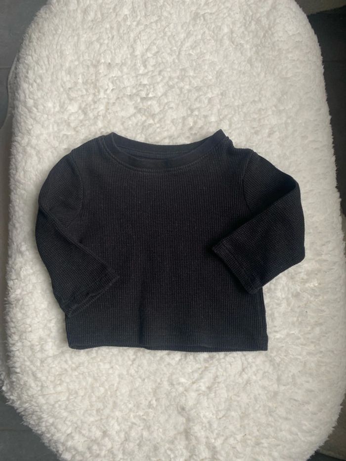 Haut noir garçon 3-6 mois primark