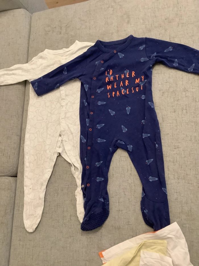 Lot vêtements garçon 9-12 mois - photo numéro 2