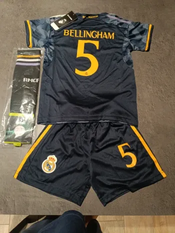 Tenue foot Real Madrid Jude Bellingham bleu. T.18