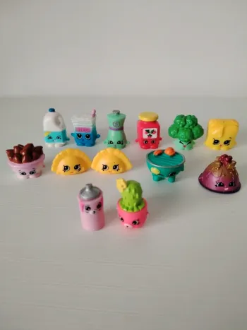 Lots de 13 figurines shopkins
