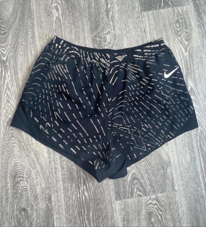 Short Nike running