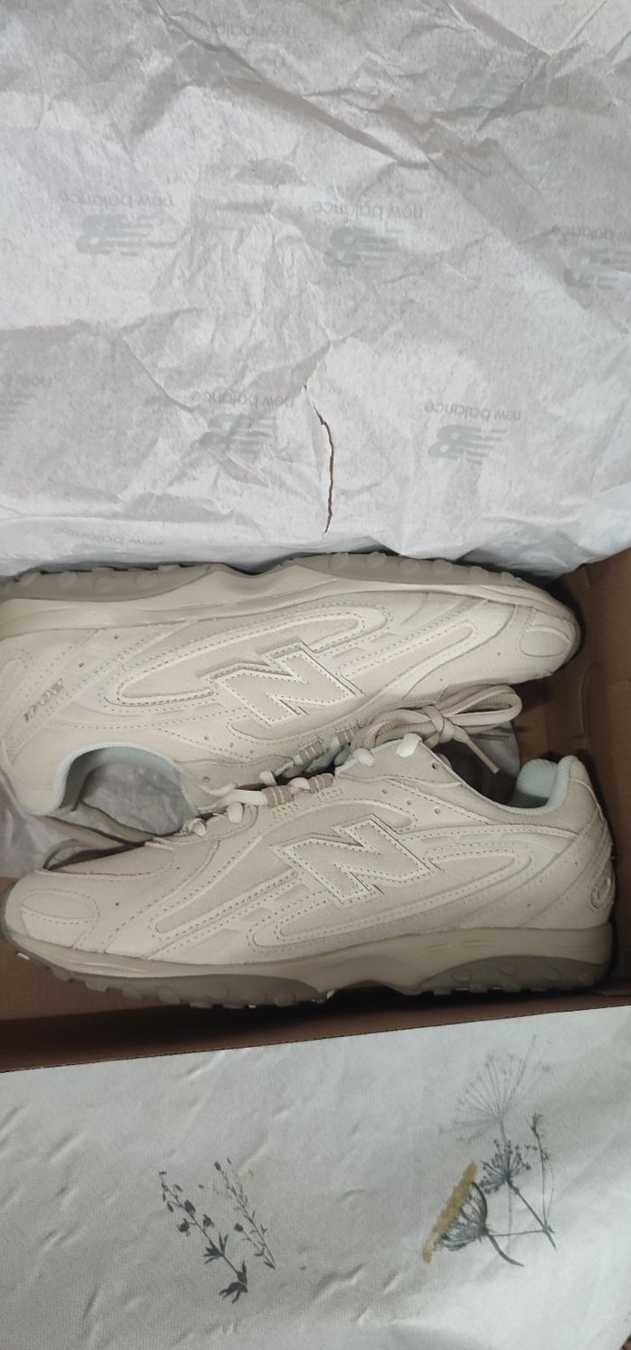 New Balance 204L