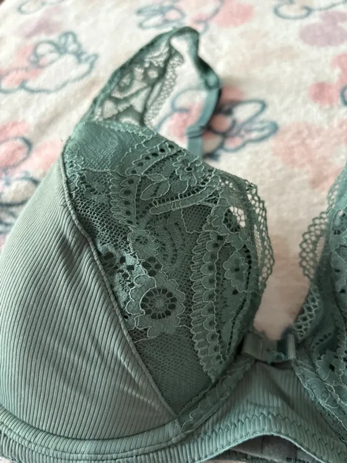 Soutien gorge vert - photo numéro 5