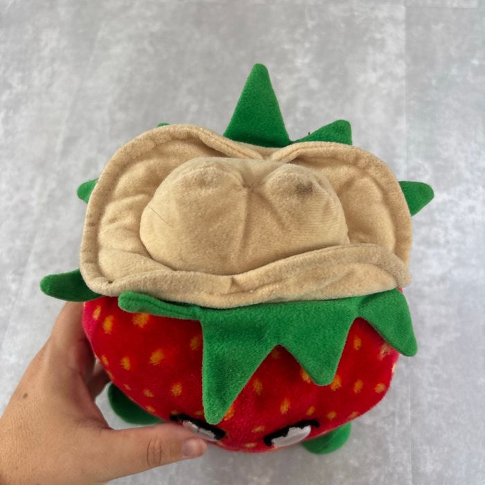 Peluche doudou fraise - photo numéro 2