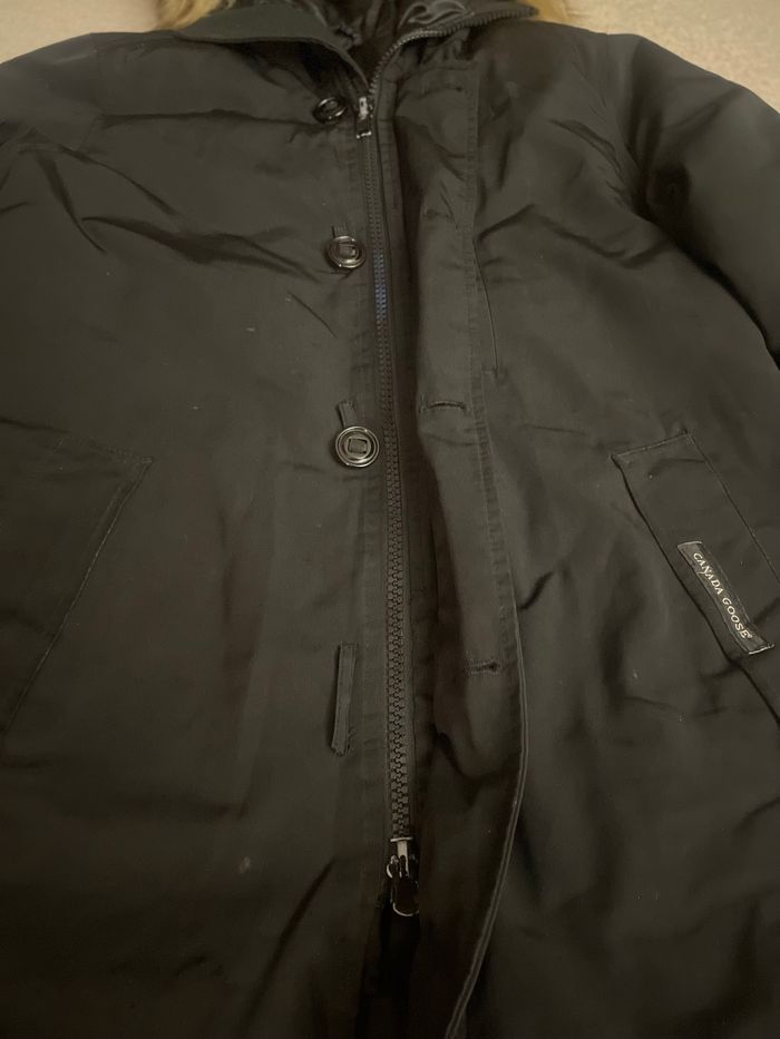 arka noire homme Canada Goose Taille M tres bon etat - photo numéro 4